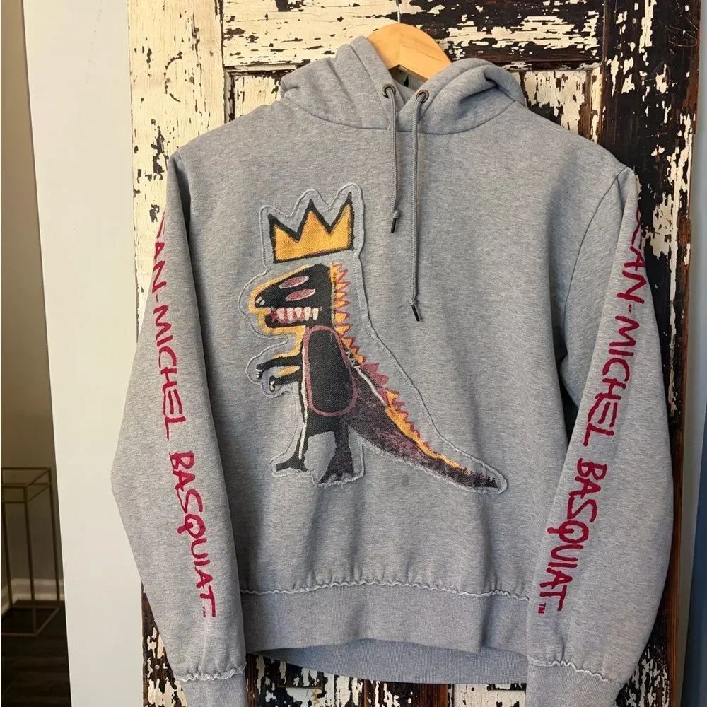 Sean John Basquiat embroidered dinosaur crown Graphic Hoodie. Size small.